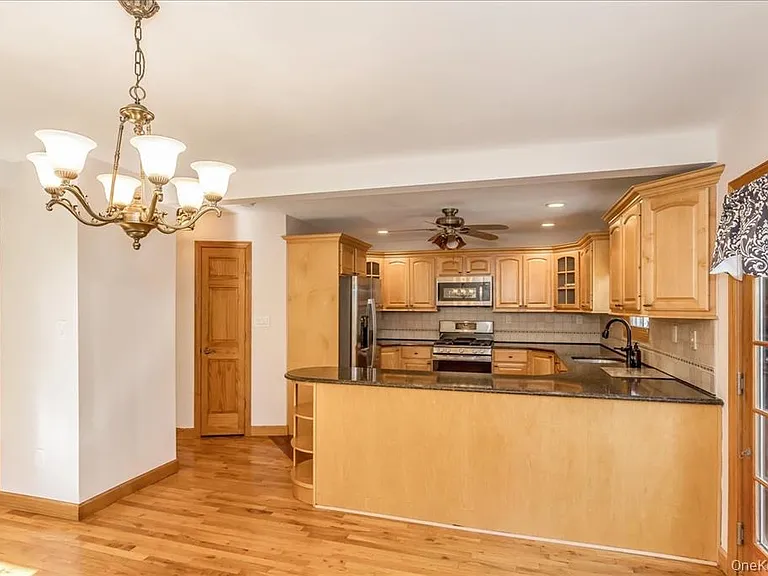 2186 McClellan St — Photo 3