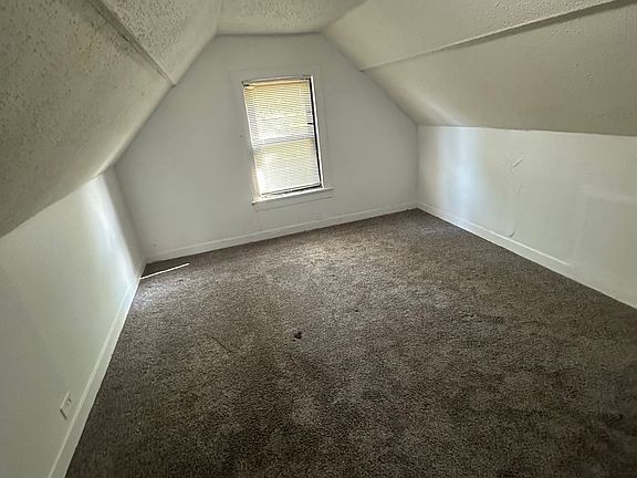 5th image of 935 Switzer Ave