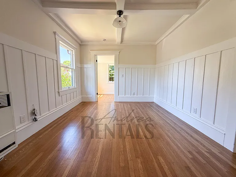 1329 Oxford St — Photo 6