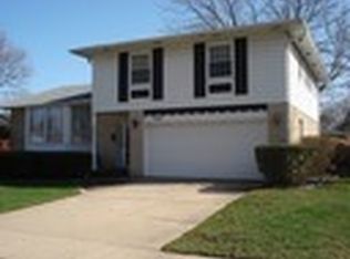 1903 E Lillian Ln, Arlington Heights, IL 60004