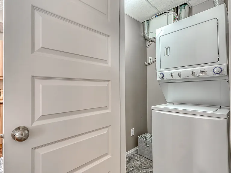 8515 106a Ave NW — Photo 14