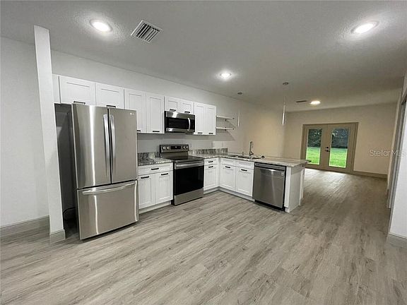 3rd image of 227 Balboa Dr #B