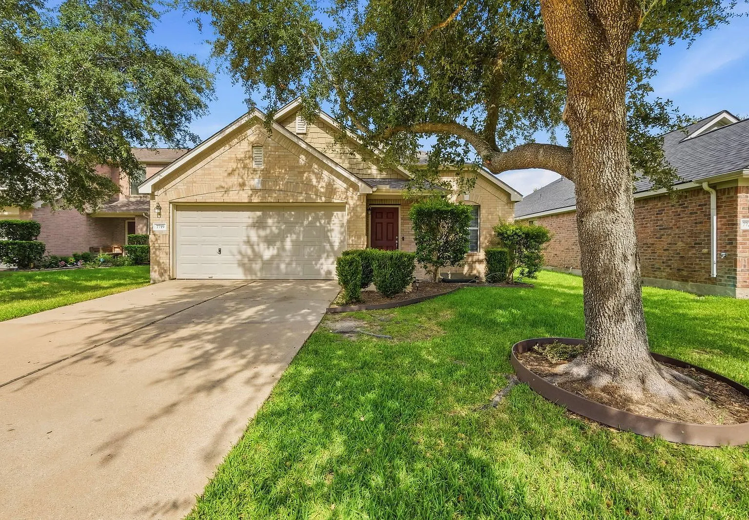 3 bed, 2.0 bath, 1820 sqft, $1,975 — Photo 1