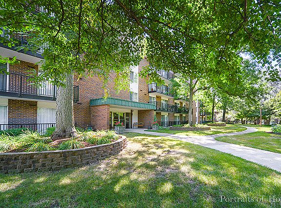 2nd image of 5S040 Pebblewood Ln APT E403