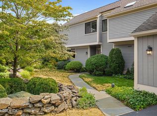 402 W Lyon Farm Dr UNIT 402, Greenwich, CT 06831