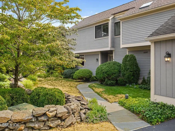 402 W Lyon Farm Dr Unit 402, Greenwich, CT 06831