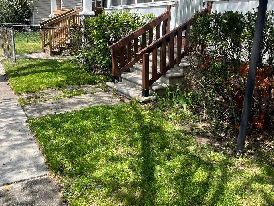 19 E James St