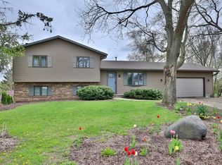 2613 Cochise Trail, Fitchburg, WI 53711