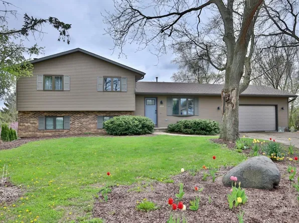 2613 Cochise Trail, Fitchburg, WI 53711