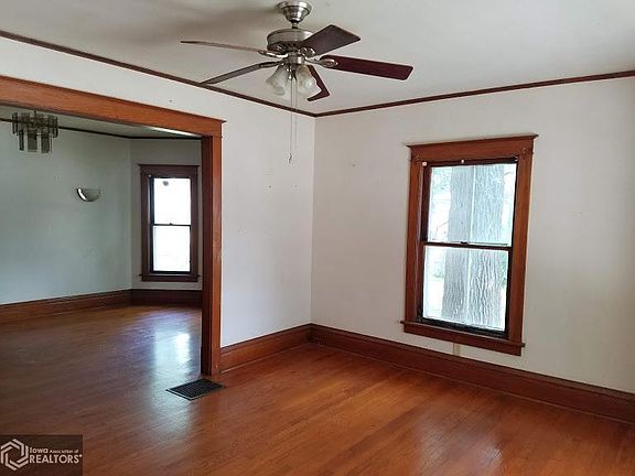 4th image of 314 3rd St NW