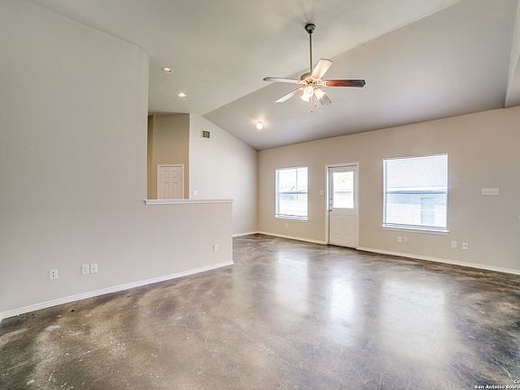 5th image of 5827 Golf Bend