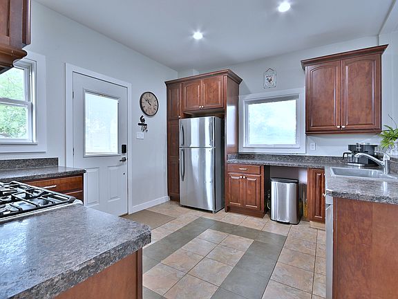 5th image of 3807 W Millstream Dr