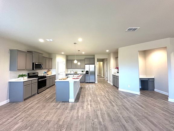 3rd image of 15953 Chancery Ln