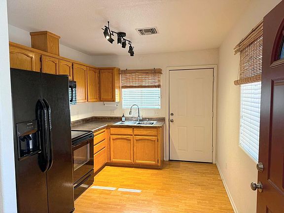 4th image of 5216 E 33rd Pl