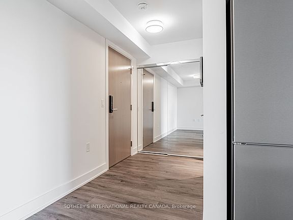4th image of 585 Bloor St E #2124
