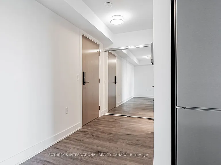 585 Bloor St E #2124 — Photo 4