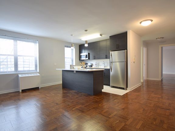 Harbor House - Living Room - B-Line
