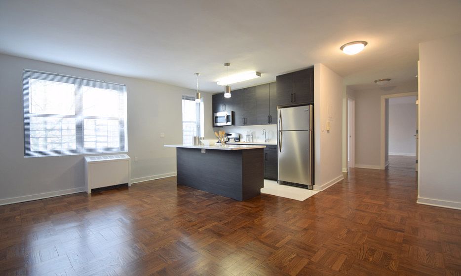 Harbor House - Living Room - B-Line