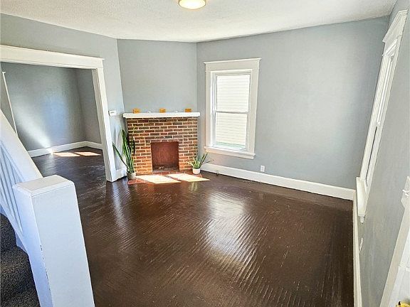 4th image of 625 Crawford St