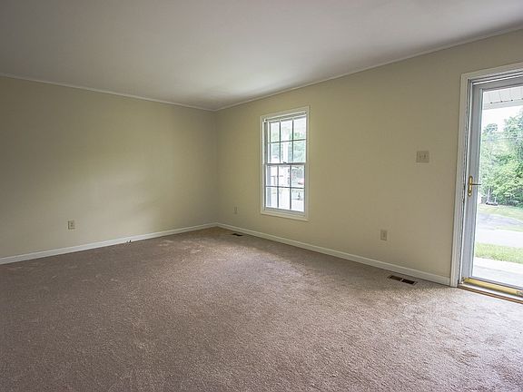 5th image of 417 Crestfield Dr
