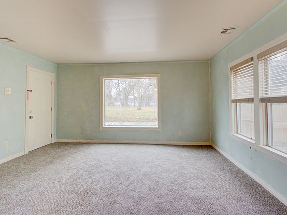 3rd image of 1049 N Marion Ave