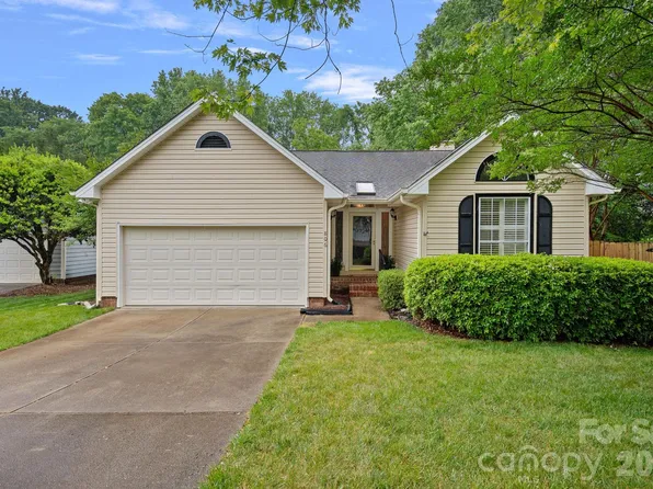 806 Water Wheel Ct, Charlotte, NC 28209