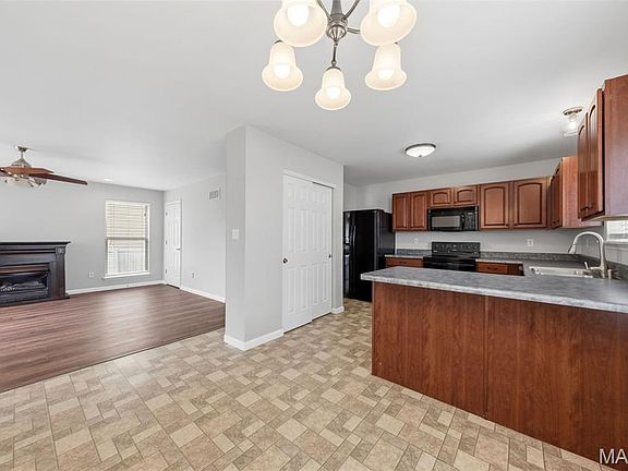 4th image of 4066 McRee Ave