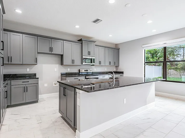 3912 S Church Ave — Photo 18