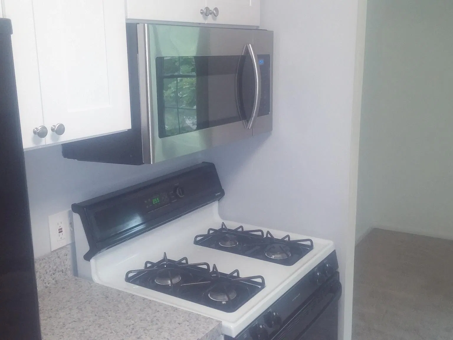 1 bed, 819 sqft, $1,550 — Photo 3