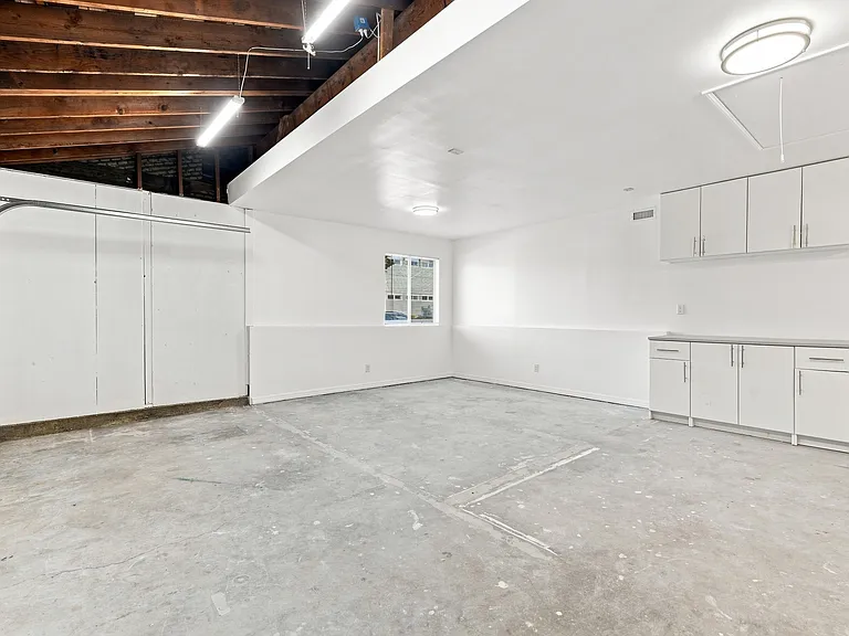 24420 Alliene Ave — Photo 25