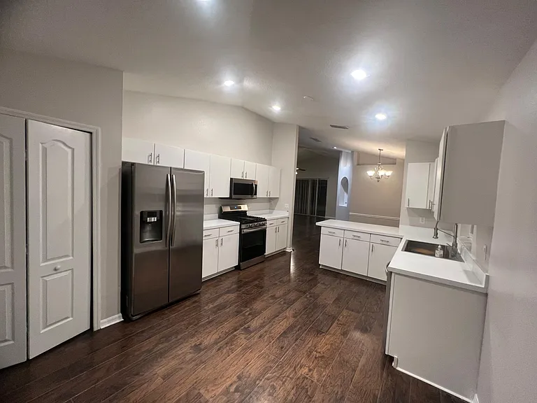 1944 Grenville Ct — Photo 10