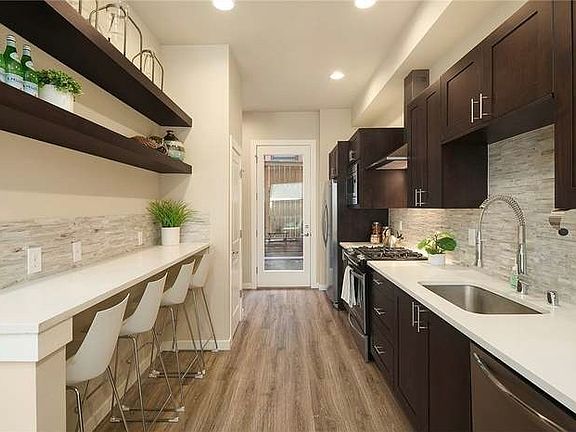 4th image of 221 24th Ave E