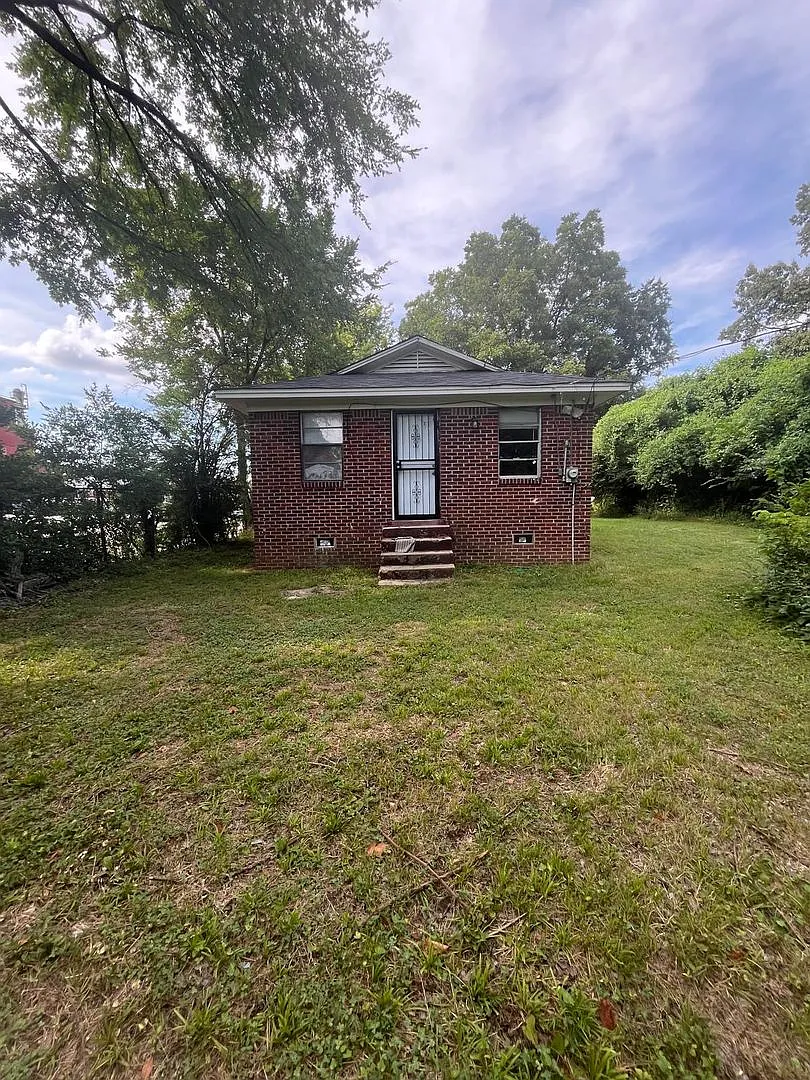 2225 Riley Ave — Photo 3