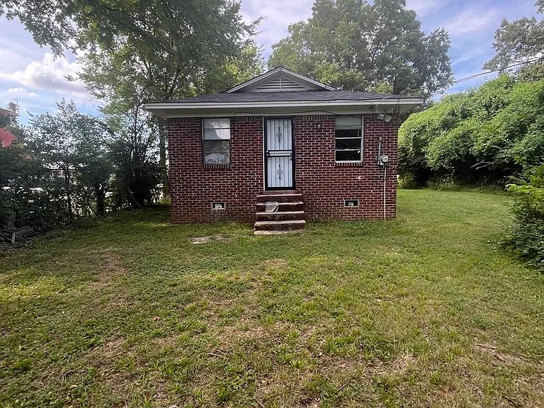 2225 Riley Aly — Photo 2