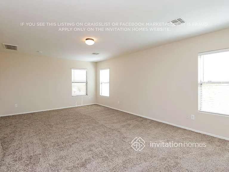 7811 S 63rd Dr — Photo 9