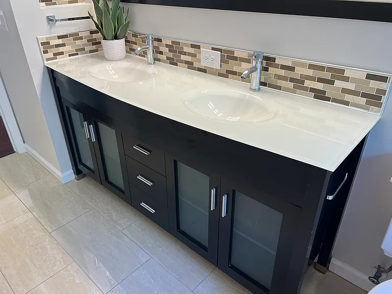 Upstairs Full Bathroom