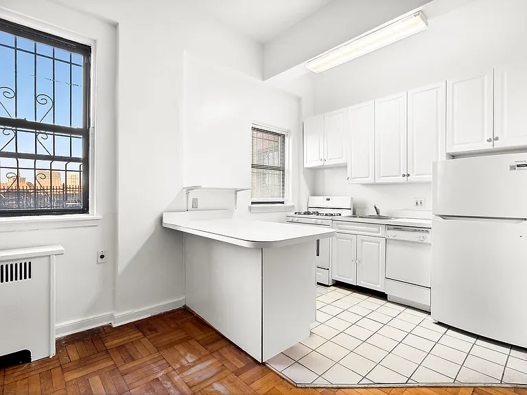 159-00 Riverside Dr W #1K70 — Photo 3