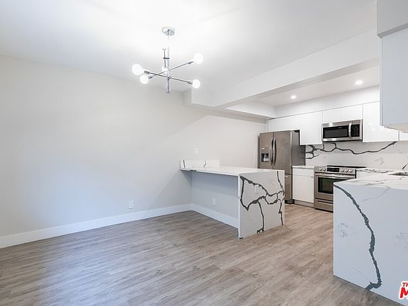 4th image of 925 N San Vicente Blvd #1B