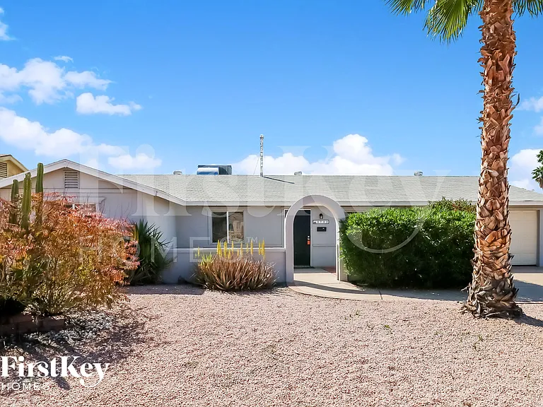 3733 E Eugie Ave — Photo 1