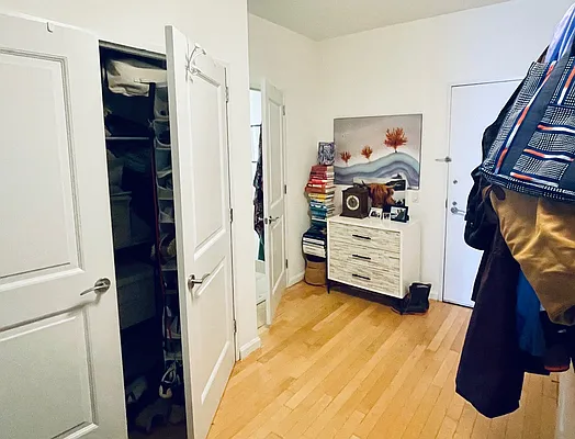 Rented by R New York | media 9