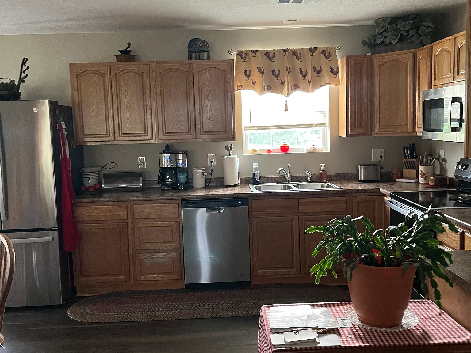 3 bed, 1600 sqft, $2,100 — Photo 2
