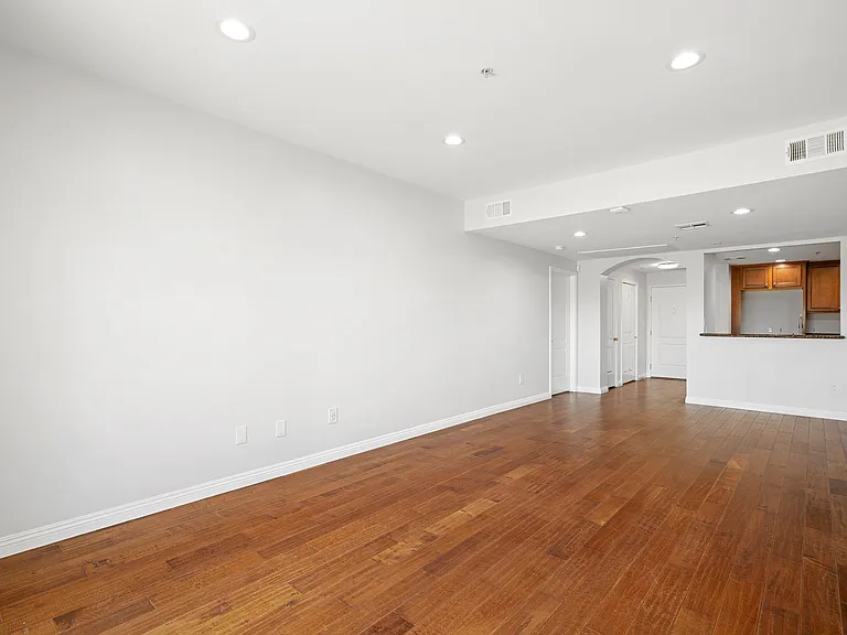 6800 Corbin Ave #106 — Photo 9