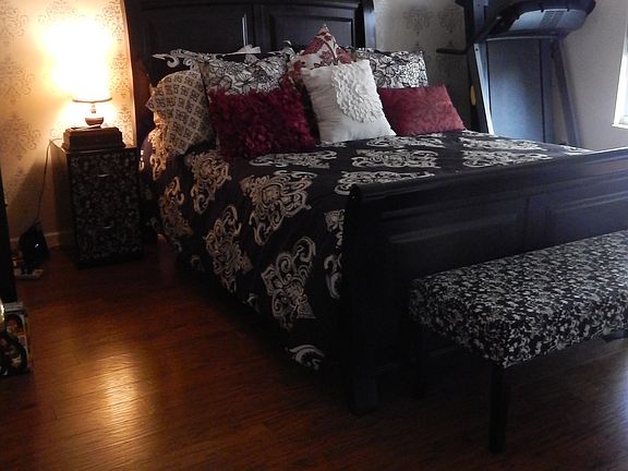 3rd image of 455 Antietam Blvd