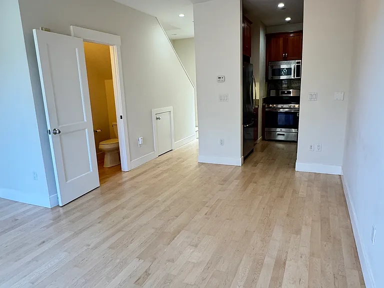 926 Grove St #2 — Photo 5