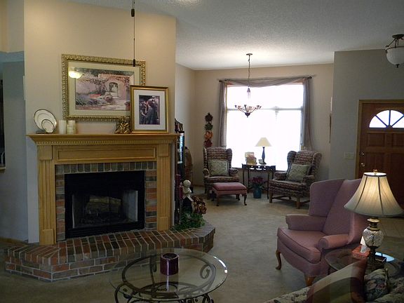 3rd image of 105 Wellington Cir