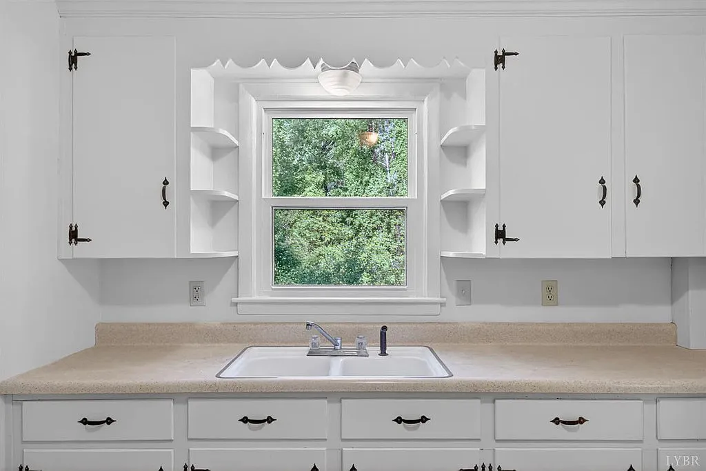 2-Bedroom Near Randolph & Liberty! — Photo 2