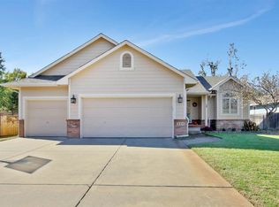 209 S Springwood Dr, Derby, KS 67037