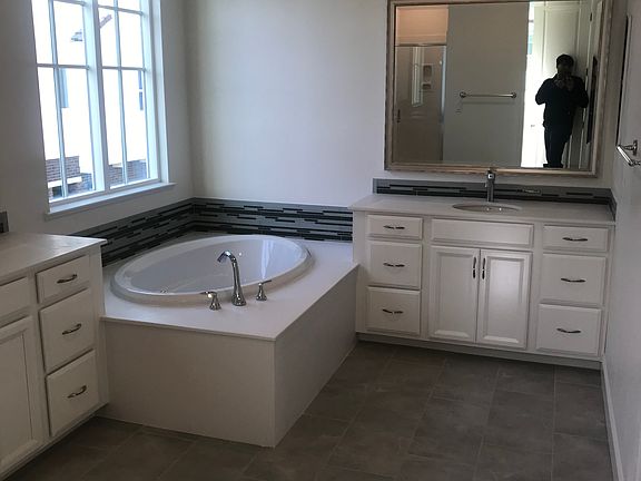 5th image of 97 Sunflower Hill Way