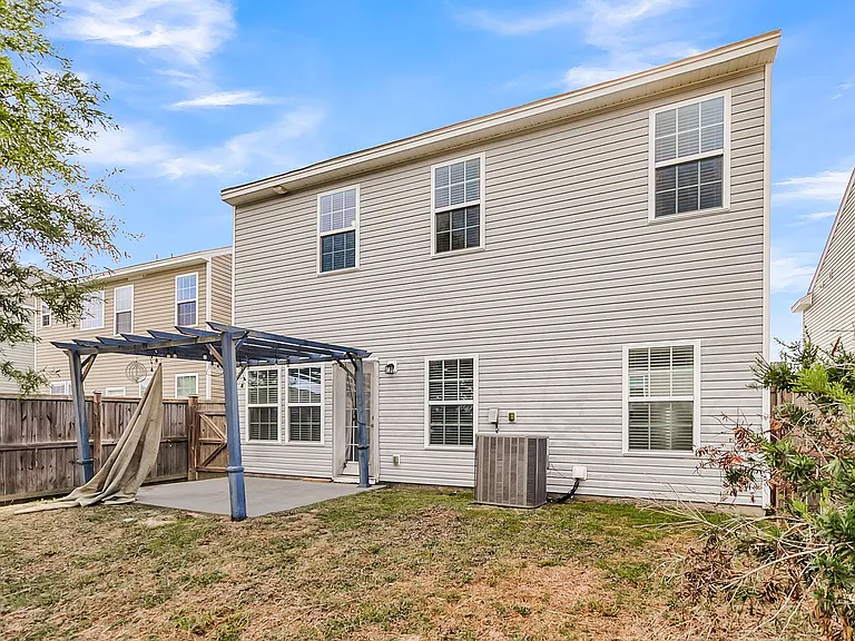 212 Longford Dr — Photo 41