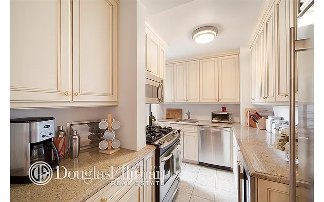 Sold by Douglas Elliman | media 3